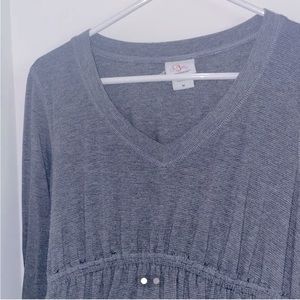 Gray maternity shirt (M 8-10)